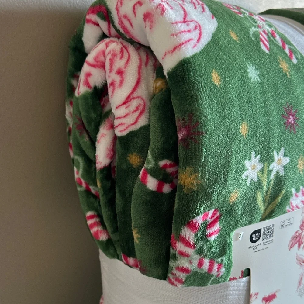 Shabby Chic Holiday Christmas Blanket Swan 🦢 Candy Cane Queen NEW!